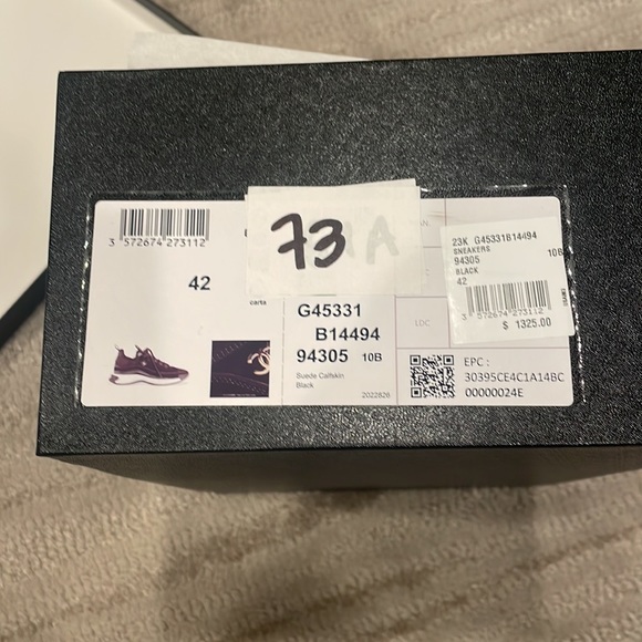 Chanel sneaker box - Picture 2 of 4
